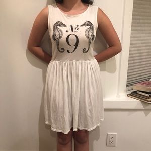 Wildfox No. 9 Seahorse Dress 🌺 Size Small ❤️